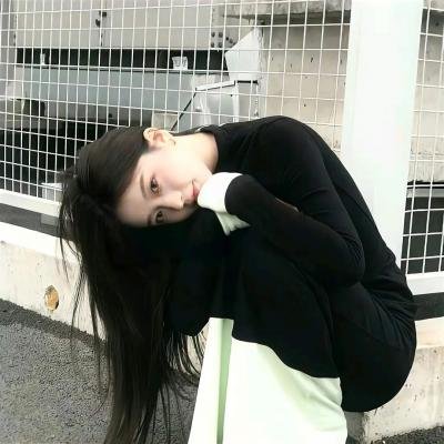 戴脚镣的女孩